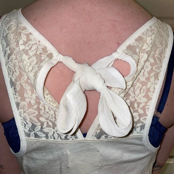 GILLY HICKS Way Too Cute Top all white with a bow size M - Picture 1 of 12